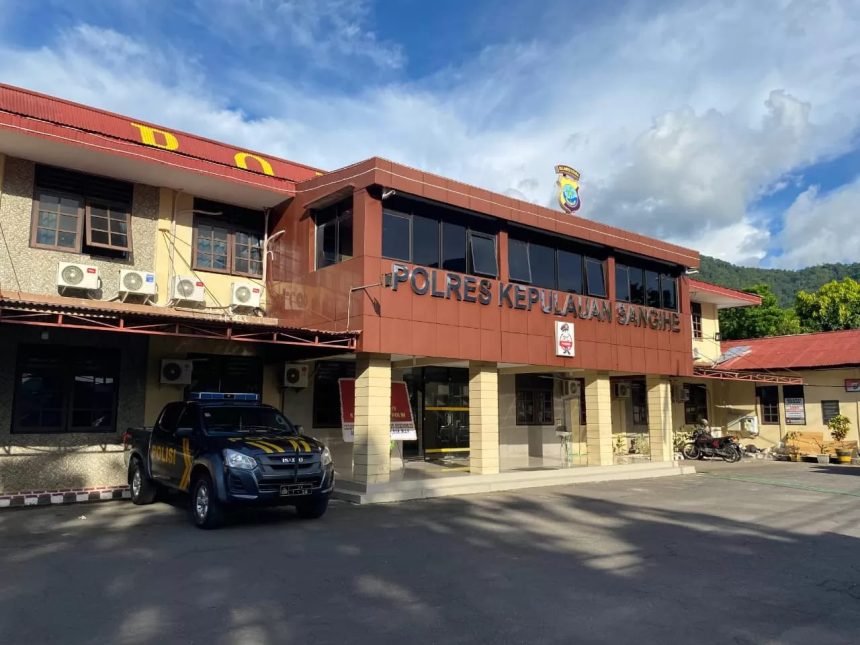 Kantor Polres Kepulauan Sangihe tempat gelar perkara dugaan korupsi Kades Binebas. Sumber: JawaPos.com