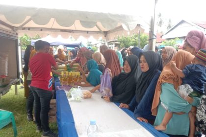 Pasar Murah di Desa Bambu. Sumber:fajar.co.id