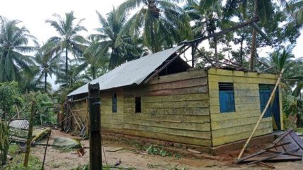 Desa Ulobua Diterjang Puting Beliung