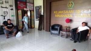 Penyidikan tersangka kasus korupsi Kades Gangga Dua. Sumber: tribunnews.com