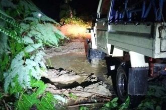 Kondisi jalan yang longsor. Sumber: rri.co.id