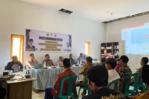 Pemerintah Desa Cibadak, Kecamatan Cibeber, melaksanakan musdes di aula desa. Sumber : radarcianjur