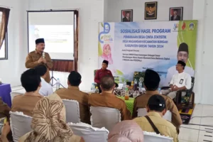 Kepala Dinas PMD Gresik Abu Hassan saat memberikan sosialisasi Desa Cantik di Kantor Desa Masangan. Sumber : cakrawala.co