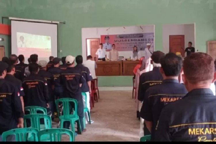 MUSRENBANG : Pemdes Mekarsari, Kecamatan Cianjur, melaksanakan kegiatan musrenbang, yang dilaksanakan di aula desa. Sumber : radarcianjur.com