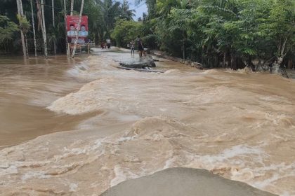 Kondisi jalan yang terputus di Desa Rambong Payong. Sumber: rri.co.id