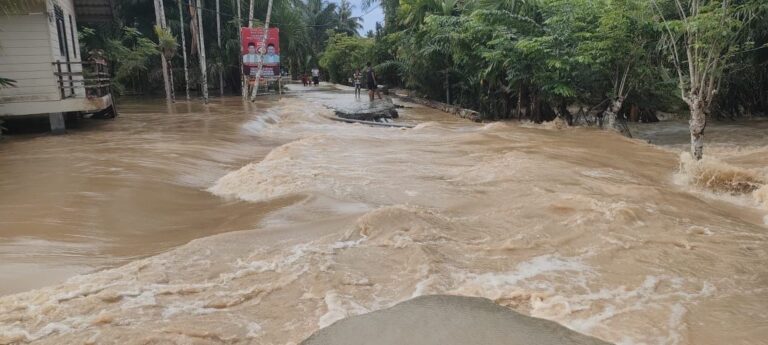 Kondisi jalan yang terputus di Desa Rambong Payong. Sumber: rri.co.id