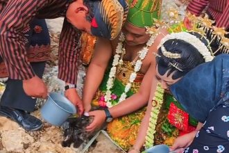 Ritual Manten Kucing. Sumber: @Disbudparkabtulungagung