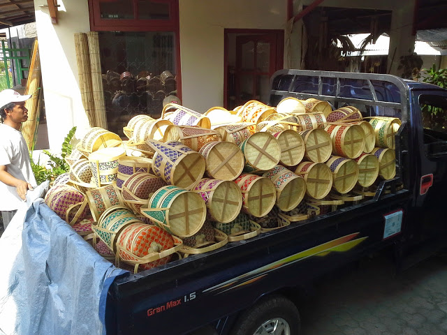 Inovasi Anyaman Bambu dan Identitas Kultural Desa Gintangan Inovasi Anyaman Bambu dan Identitas Kultural Desa Gintangan