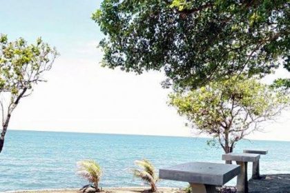 Pesisir pantai Desa Punaga yang berpotensi pasang. Sumber: Pemdes Punaga.