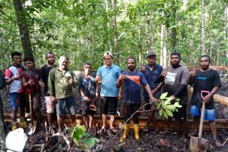 Budidaya keramba tancap kepiting bakau Kampung Warimak. Sumber: dokumentasi TEKAD.