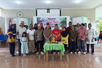 Foto Bersama pada Festival Jelajah Pesona Sungai Manggar. Sumber: rri.co.id