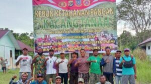 Kapolsek Bonggo Ipda Yustus Maudul bersama jajarannya. Sumber : tribunternate.com