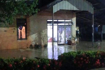 Banjir yang melanda rumah warga di Watuawau. Sumber: Antara.com