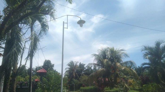 Lampu Jalan di Desa Palongaan yang sudah dibangun. Sumber: Tribunnews.com