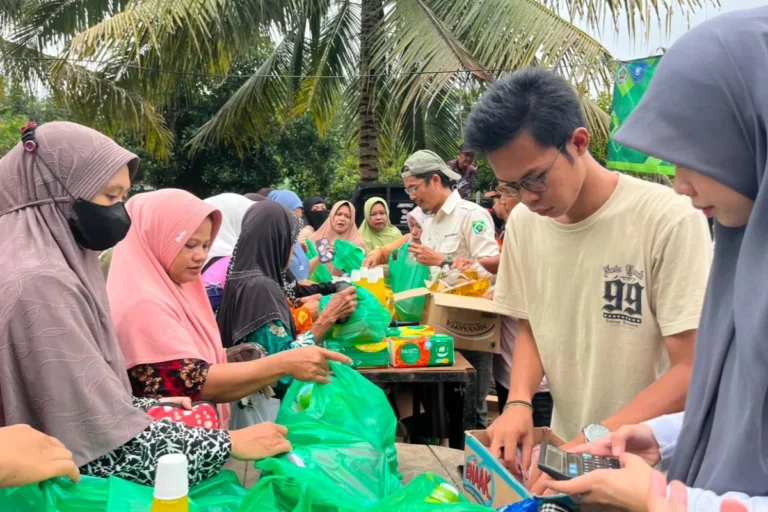 Pasar murah Desa banua ramai dikunjungi masyarakat. Sumber: HO - Balangan