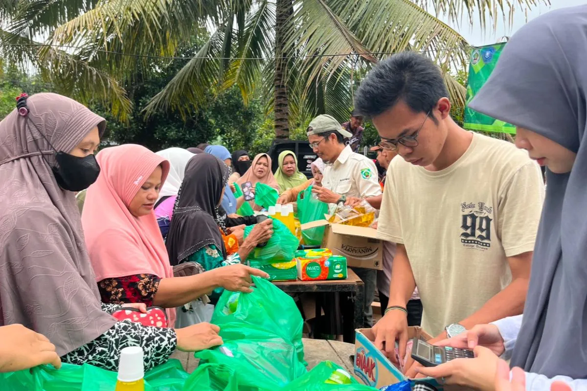 Pasar murah Desa banua ramai dikunjungi masyarakat. Sumber: HO - Balangan