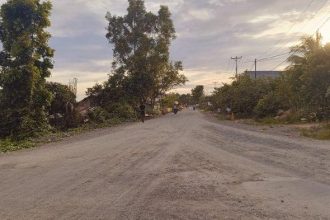 Kondisi ruas jalan yang masih dalam tahap perbaikan. Sumber : ternate.tribunnews.com