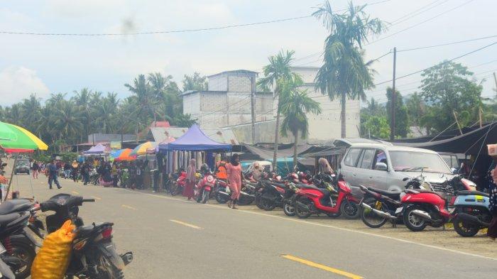 Kondisi Pasar Desa Randomayang yang mulai ramai menjelang Nataru. Sumber: Tribunnews.com