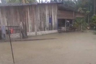 Kondisi rumah warga yang tergenang banjir akibat hujan lebat. Sumber: tribunpalu.