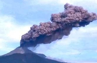 Gunung Lewotobi Laki-Laki Kembali Meletus. Sumber Foto: DeranaNTT