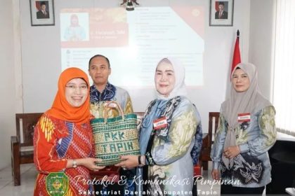 Tim Penggerak PKK Kabupaten Tapin, Kalimantan Selatan mengunjungi Desa Dieng Kulon, Jawa Tengah. Sumber : Ho-Tapin