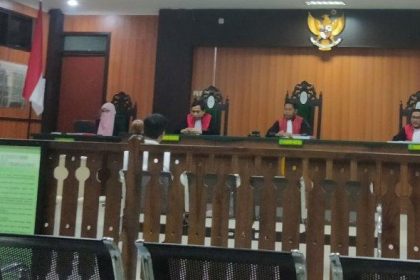 Persidangan kasus pelanggaran Pilkada oleh Kades Betteng. Sumber: tribunnews.com.