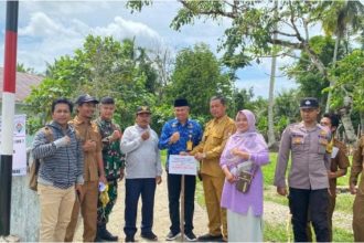 Monev pembangunan Rabat Beton dan Sumur Bor oleh Pemerintah Kecamatan Malin Deman. Sumber: kabarbengkulu.id