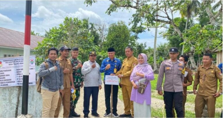 Monev pembangunan Rabat Beton dan Sumur Bor oleh Pemerintah Kecamatan Malin Deman. Sumber: kabarbengkulu.id