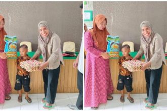 Kepala Dinas Kesehatan Pulau Taliabu saat menyalurkan parcel sehat kepada anak stunting di Desa Gela. Sumber : tribunternate.com