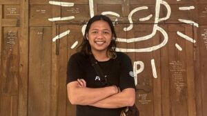 Aktivis Geram saat mendatangi Kantor Dinas PMD Mamasa. Sumber: tribunnews.com