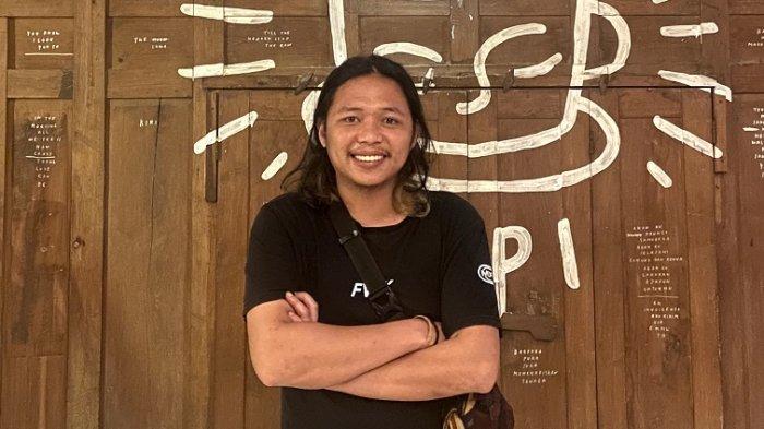 Aktivis Geram saat mendatangi Kantor Dinas PMD Mamasa. Sumber: tribunnews.com