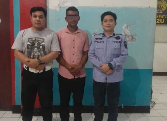 Kades Sebatai Baru berinisial JD saat ditahan di Lapas Tobelo. Sumber : tandaseru.com