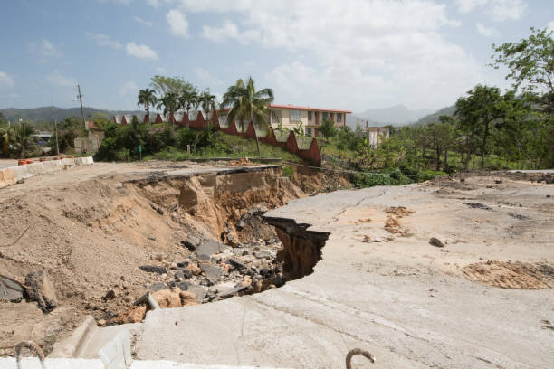 Jembatan rusak terkikis banjir, Sumber: Istock