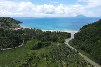 Desa Wisata Kelawi dikenal karena keindahan alamnya, termasuk Pantai Minang Rua yang terkenal dengan hamparan pasir putih sepanjang 10 kilometer. Sumber Foto: Dok. Jadesta