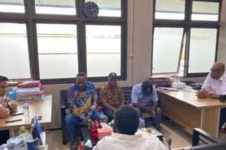 Perwakilan Kepala Kampung saat mendatangi Markas Polda Papua. Sumber : tribunpapua.com