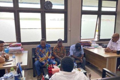 Perwakilan Kepala Kampung saat mendatangi Markas Polda Papua. Sumber : tribunpapua.com
