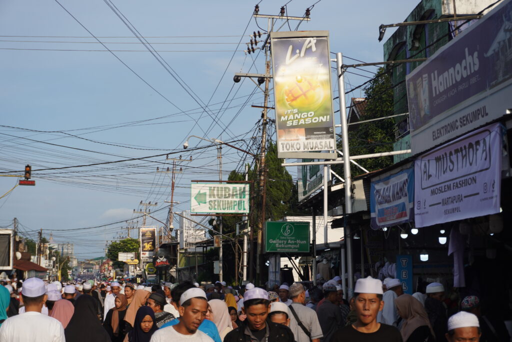 Potret jamaah Haul Sekumpul. Sumber: dokumentasi kolomdesa.