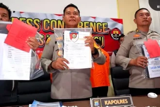 Press conference kasus korupsi dana CSR oleh Polres setempat. Sumber: JawaPos.com