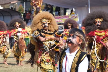 Pertunjukan Jaran Kepang saat HUT Kabupaten Temanggung Tahun 2024. Sumber: Portal Resmi Pemerintah Provinsi Jawa Tengah.
