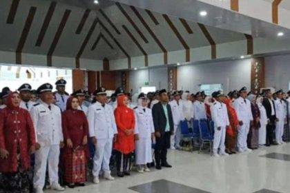 Pelantikan 96 kepala desa di Kabupaten Konawe Selatan. Sumber: tribun.com