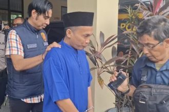 Tersangka korupsi ADD mantan Kades Kedungbokor, Kecamatan Larangan, Kabupaten Brebes, Jawa Tengah. Sumber foto : MetroTV
