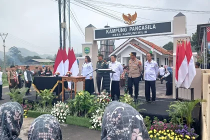 Pejabat Bupati Majalengka Dedi Supandi Lounching Kampung Pancasila di Desa Kawung Hilir Majalengka. Sumber foto : PR-Jabar