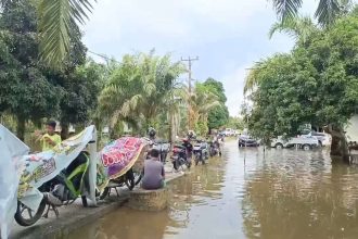 Banjir di salah satu desa di Pelalawan. Sumber:rri.co.id
