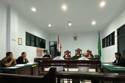 Sidang tuntutan dua terdakwa Korupsi pembangunan DAM Parit di Desa Sariputih. Sumber ; tribunambon.com