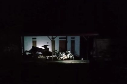 Kondisi salah satu rumah warga di Desa Namto. Sumber : ameks.fajar.co.id