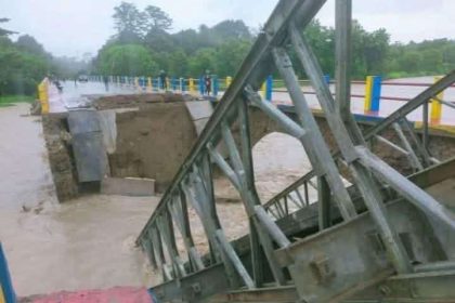 Kondisi Jembatan Waymer yang terputus akibat banjir. Sumber ; rri.co.id