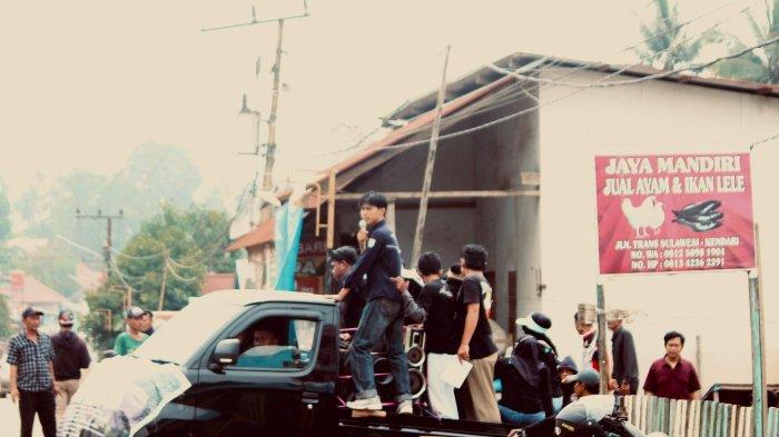 Situasi aksi demontrasi yang dilakukan warga. Sumber: tribunpalu.com