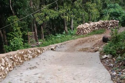Ilustrasi Jalan Desa Bere. Sumber foto : OkeBajo