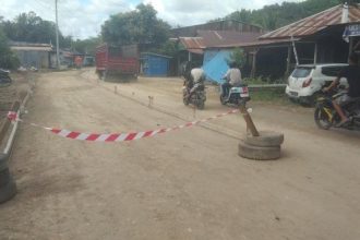 Rapat DPRD Mamuju Tengah membahas perbaikan jalan di Desa Tabalong. Sumber: Kolomdesa.com
