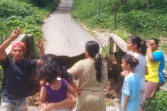 Kondisi Jembatan yang Ambruk.Sumber: www.wartalive.co.id